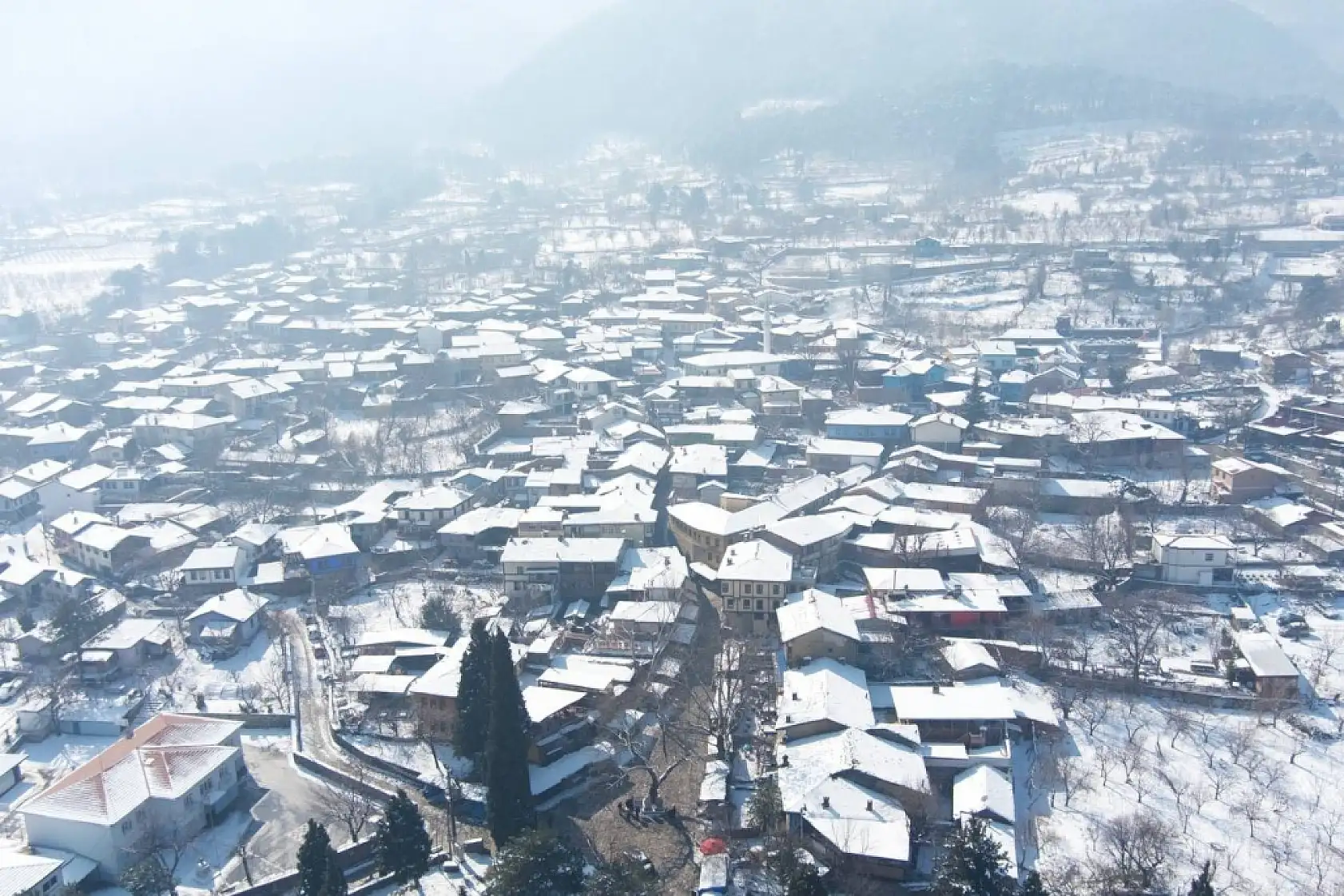 Beyazlara bürünen Gölyazı ve Cumalıkızık havadan böyle görüntülendi