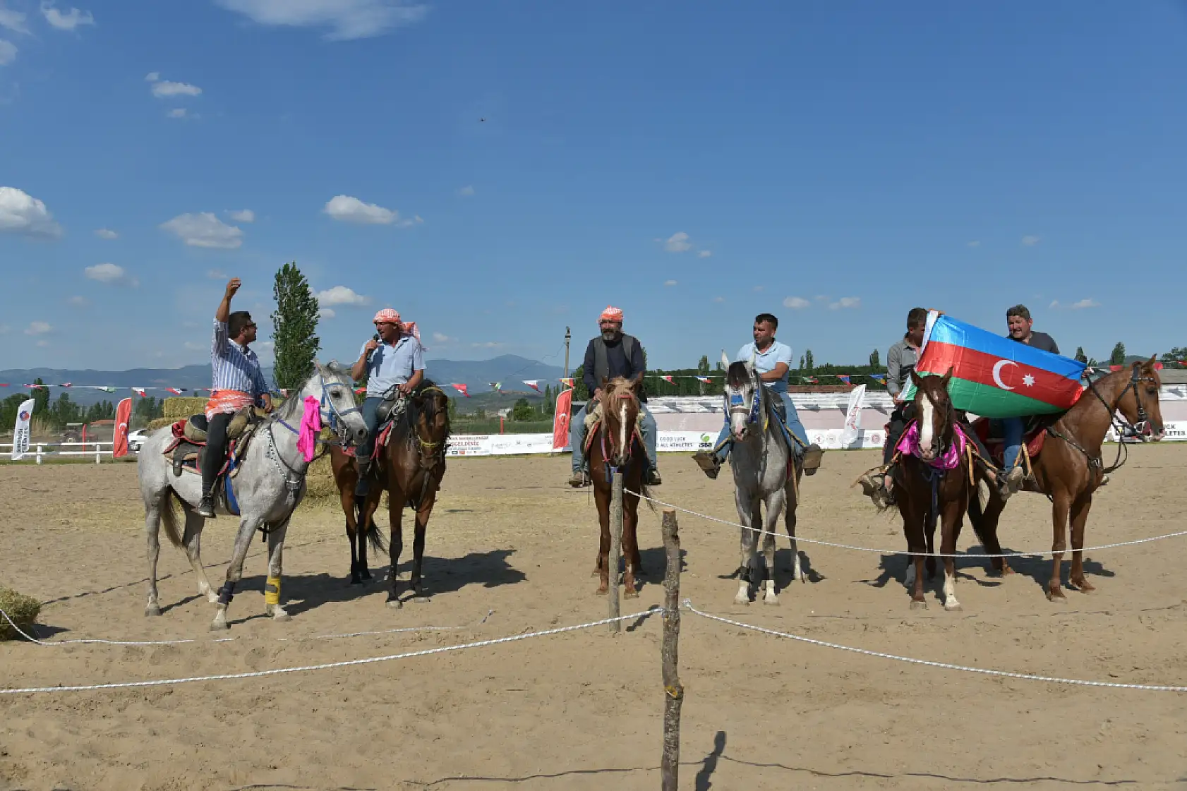 Sındırgı'da sınırları aşan Atlı Okçuluk yarışması