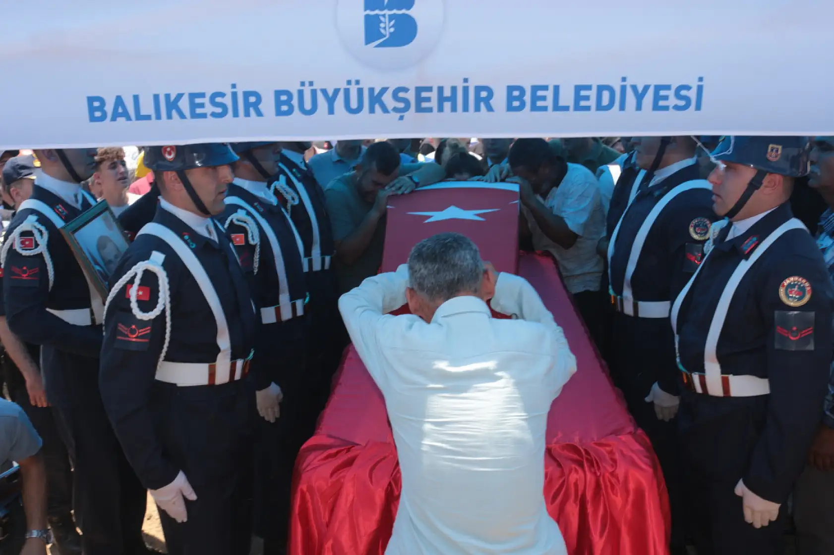 Şehit Uzman Çavuş Özcan'a veda