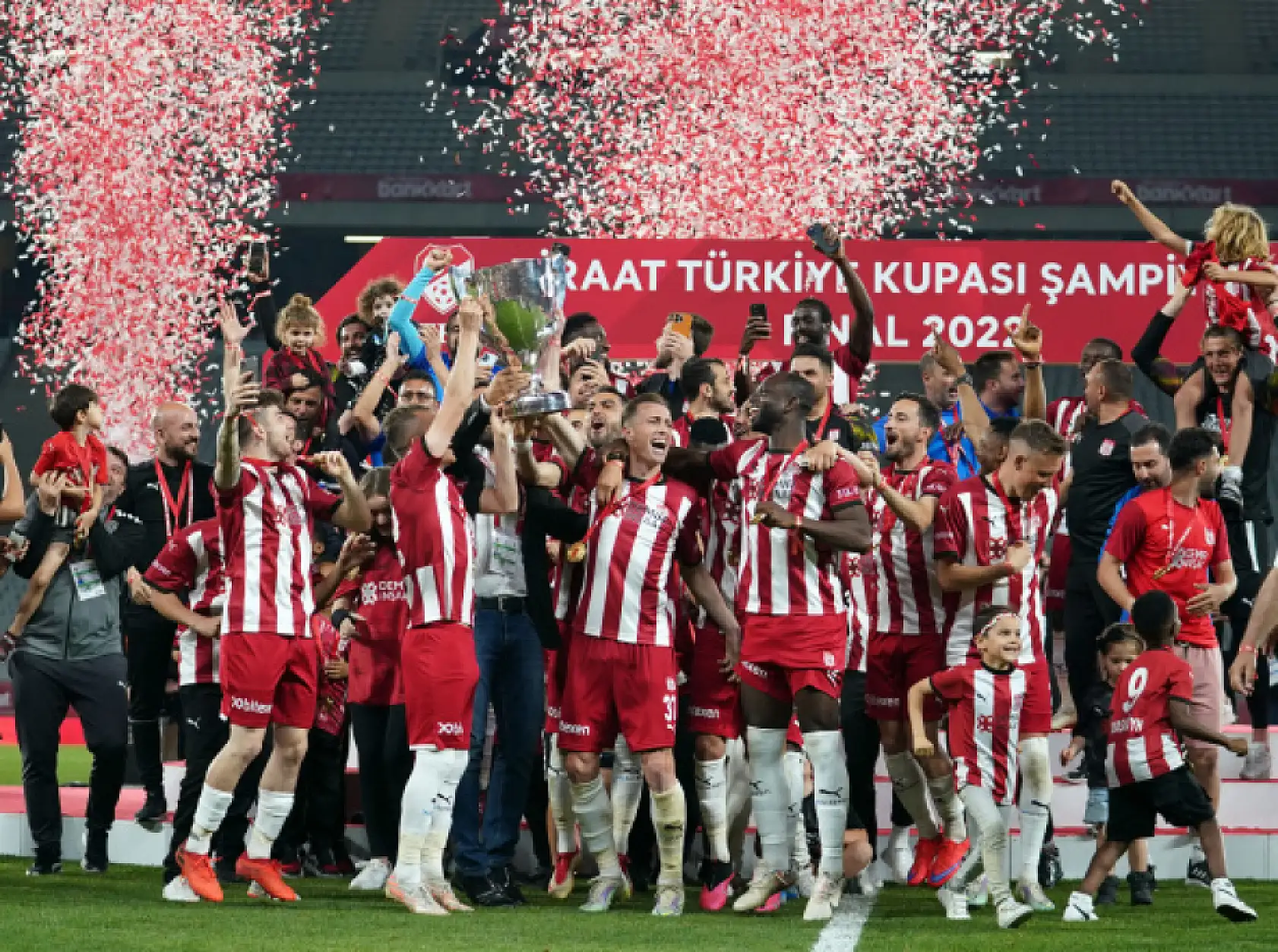 Sivasspor kupasını aldı