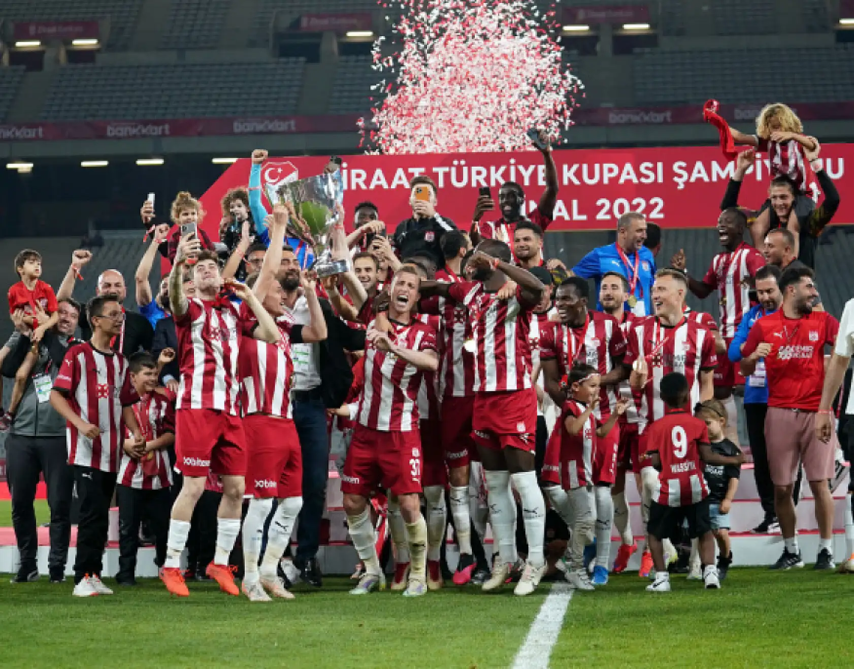 Sivasspor kupasını aldı
