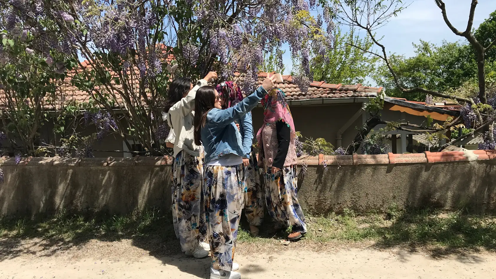 Çanakkale'de Aşıklar Sokağı'nda gençler kısmetini aradı