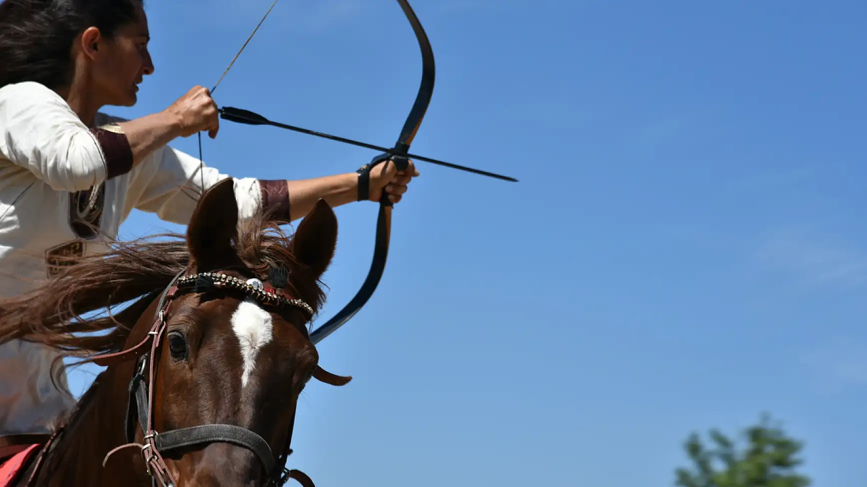 Sındırgı’da sınırları aşan Atlı Okçuluk yarışması