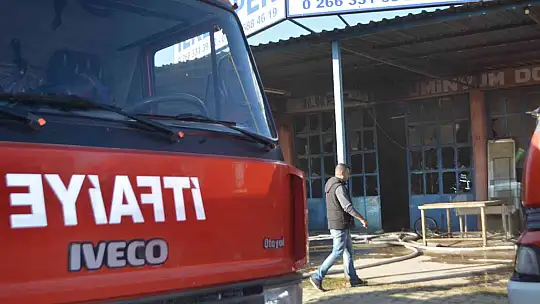Ayvalık'ta hurda tüpler patladı, ortalık savaşa alanına döndü