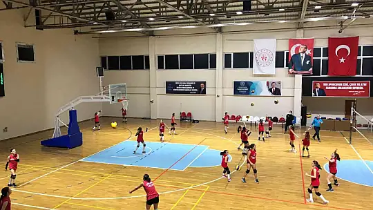 Ayvalıkspor midi kızlar da il şampiyonu oldu