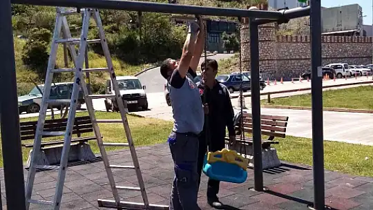 Balıkesir Büyükşehir Belediyesi park ve bahçeleri güzelleştiriyor
