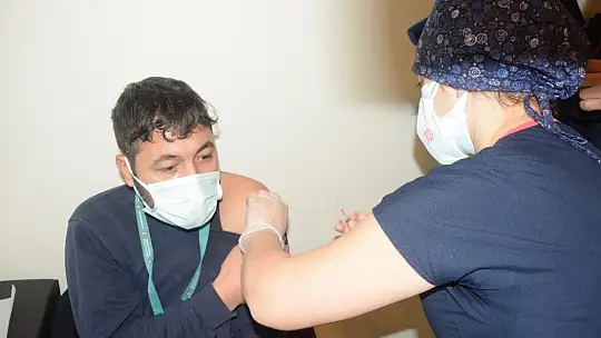 Balıkesir'de Covid aşılaması başladı