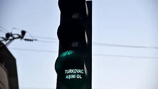 Balıkesir'de trafik ışıkları aşıya teşvik ediyor