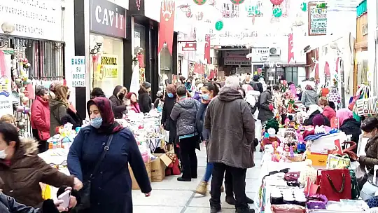 Bandırma'da El Emeği Yılbaşı Alış veriş günleri başladı.
