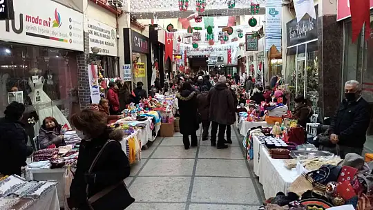 Bandırma'da El Emeği Yılbaşı Alış veriş günleri başladı.