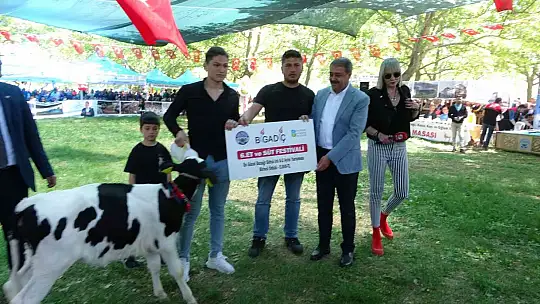 Bigadiç'te binlerce vatandaş festivalde bir araya geldi