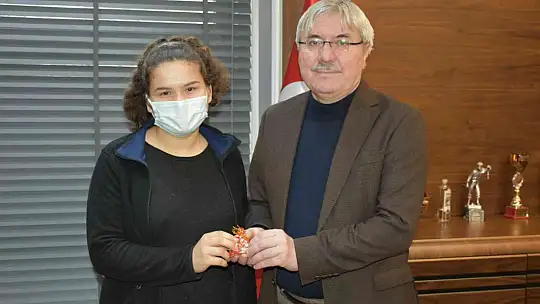 İvrindi Belediyesi'nden 'Resimlerde İvrindi' Yarışmasında dereceye girenlere ödül