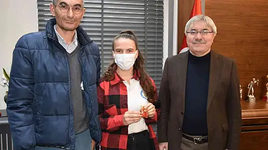 İvrindi Belediyesi'nden 'Resimlerde İvrindi' Yarışmasında dereceye girenlere ödül