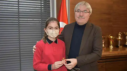 İvrindi Belediyesi'nden 'Resimlerde İvrindi' Yarışmasında dereceye girenlere ödül