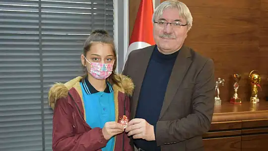 İvrindi Belediyesi'nden 'Resimlerde İvrindi' Yarışmasında dereceye girenlere ödül