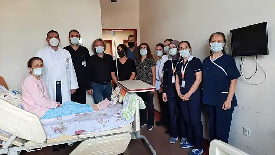 Karnından 8 kiloluk kitle çıkarıldı