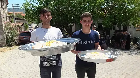 Köy hayrında 2 bin kişiye zeytinyağlı pilav ve çorba ikramı yapıldı