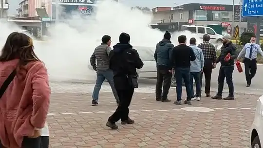 LPG'li araç alev aldı, korku dolu dakikalar kameralara yansıdı