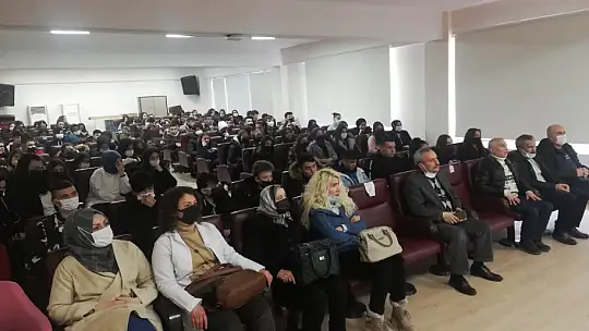 Prof. Dr. Fatih Satıl öğrencilere Şifalı Bitkileri anlattı