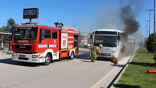 Seyir halindeki otobüs alev aldı