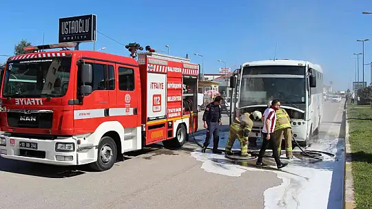 Seyir halindeki otobüs alev aldı
