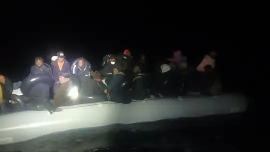 Türk karasularına itilen 37 göçmen kurtarıldı