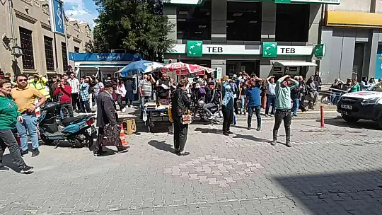 Vatandaşlar intihar girişimini film gibi izledi
