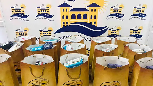 Bandırma Kent Konseyi Arefe günü 100 aileye kahvaltı paketi dağıttı