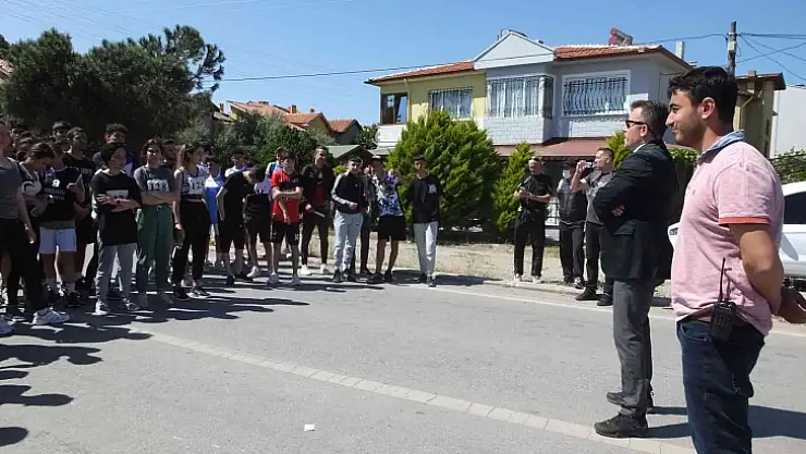 Burhaniye'de liseli atletler ödüllendirildi