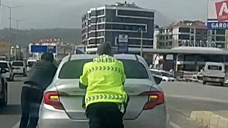 Edremit'te Polis Haftası'nda sürücüye polis şefkati