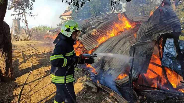 Muğla'da bir ahır yangını daha