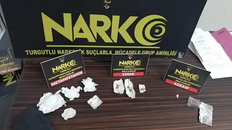Turgutlu'da uyuşturucu satıcıları aynı araç içerisinde yakalandı